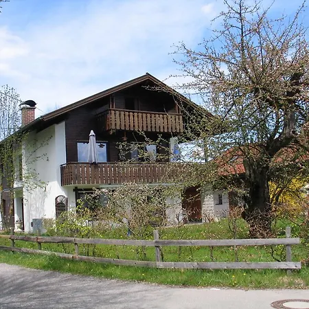 Lang Apartman *